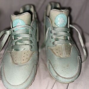 6 youth nike huarache